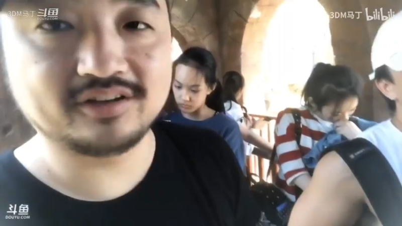 【3dm总监探访北京欢乐谷】终于要进场了