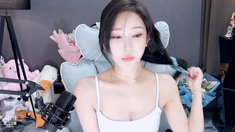 【2022-02-23 20点场】VIVI小小酥：小小酥：我尽量哭的很小声