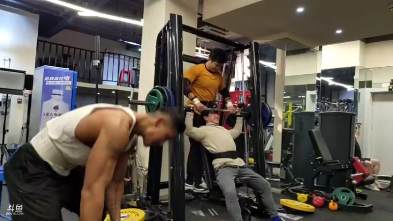 【2022-02-24 20点场】黑人毅：肌肉男不吃香吗