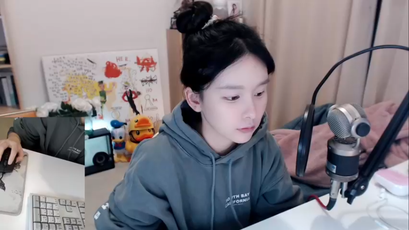 【2022-02-25 20点场】赵小臭：凑凑：吃点晚饭！~