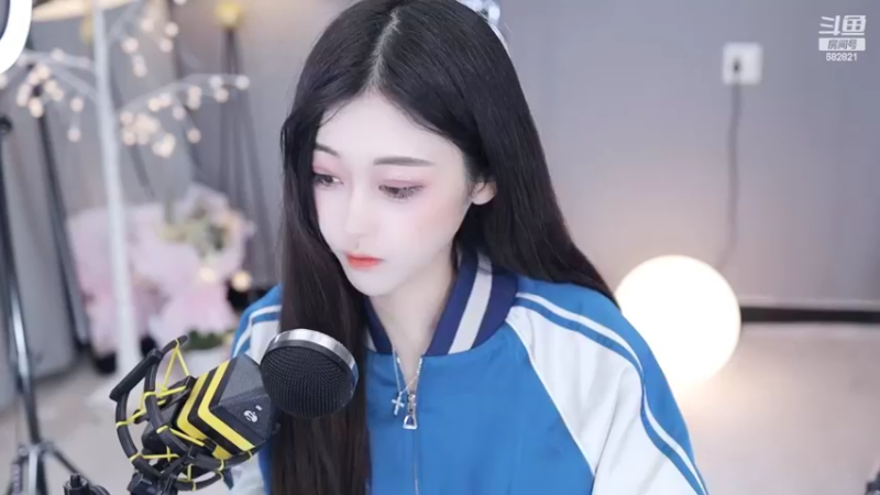 【2022-02-28 21点场】苏小懒38D：呆萌懒妹无敌射手打野嘎嘎乱杀