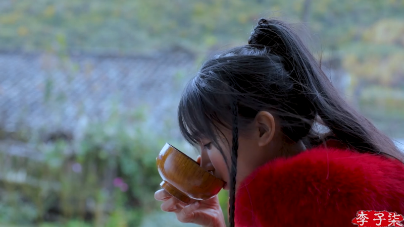 我在斗鱼看李子柒liziqi直播美食