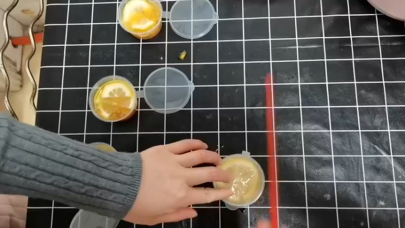 柠檬蜂蜜百香果饮品制作