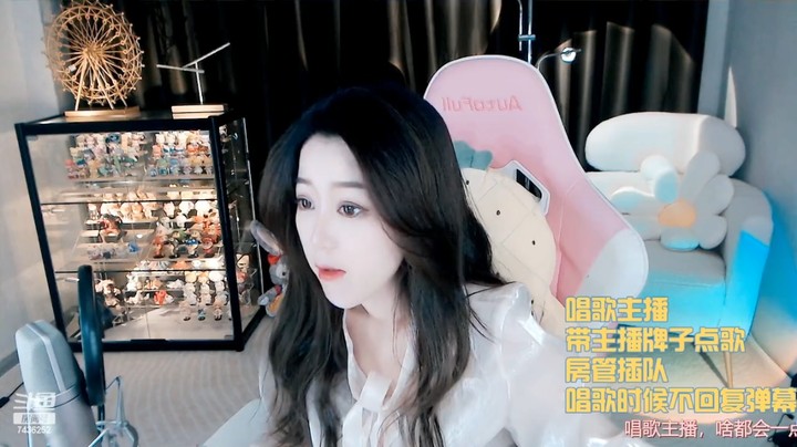 炑玹美女小姐姐今天穿的衣服好丝滑啊