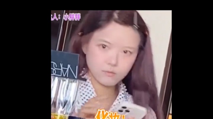 这个人居然偷拍我！