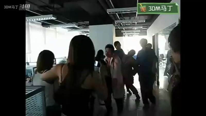 【珍贵资料】早期3DM公司联谊活动 ！13年前的总监和鸟姐！这就是卢！