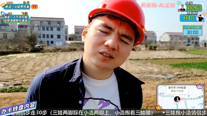 日搞戴帽子骑三轮车，浩哥都笑的开心啊