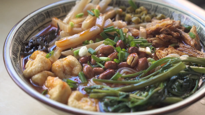 我在斗鱼看野食小哥直播美食