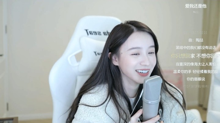 美女二珂笑起来真好看啊
