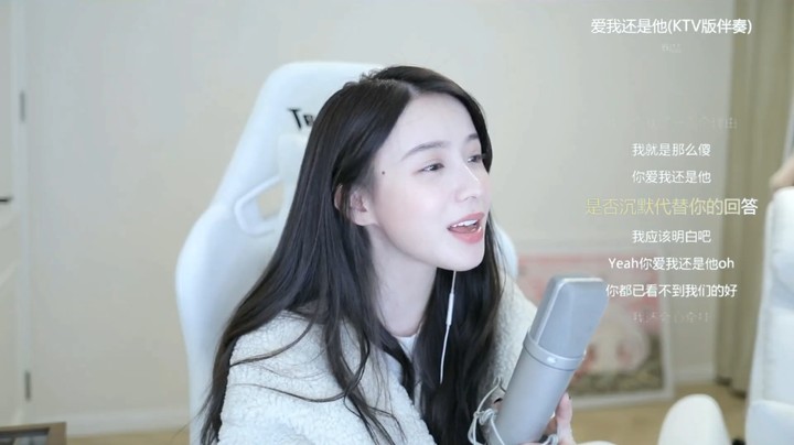 美女周二珂演唱经典老歌真好听啊