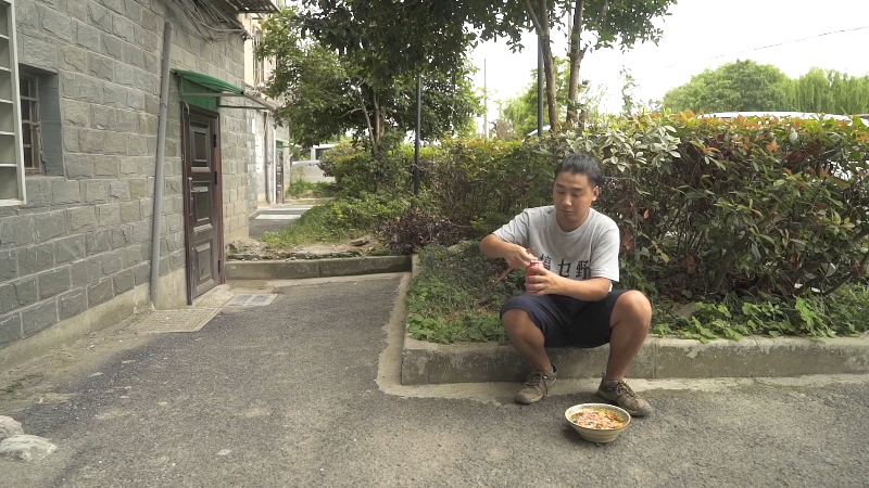 我在斗鱼看野食小哥直播美食