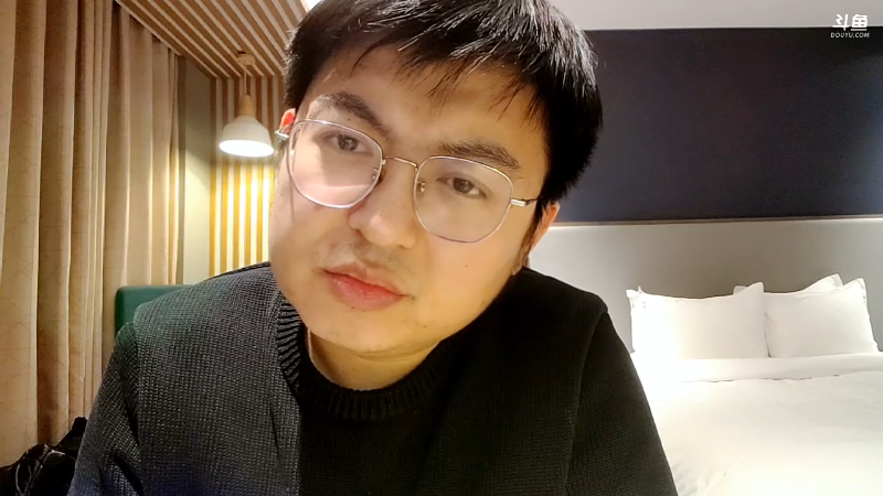 我在斗鱼看火力堂主直播户外