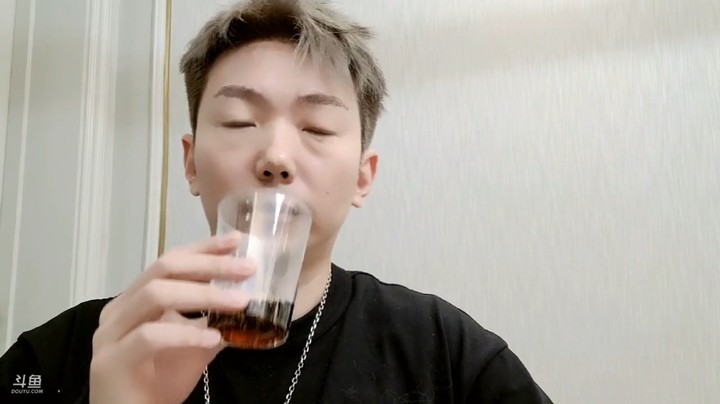 小王哥说我不喝不喝，结果喝上瘾了啊