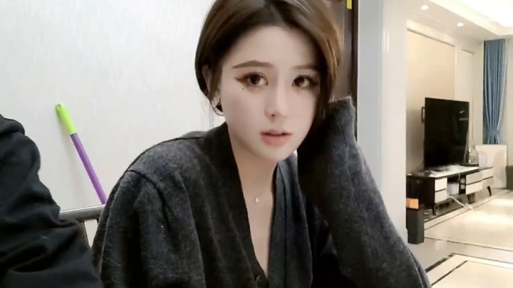 美女崽崽还是可爱啊，大舅哥要走了