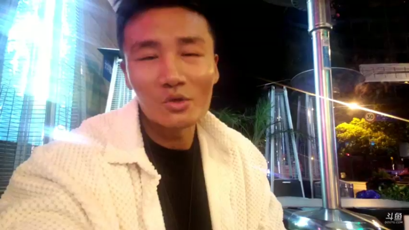 【2022-03-08 00点场】黑人毅：这是一个健身直播间