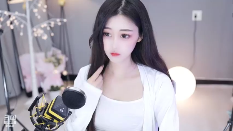 【2022-03-09 21点场】苏小懒38D：呆萌懒妹无敌射手嘎嘎乱杀