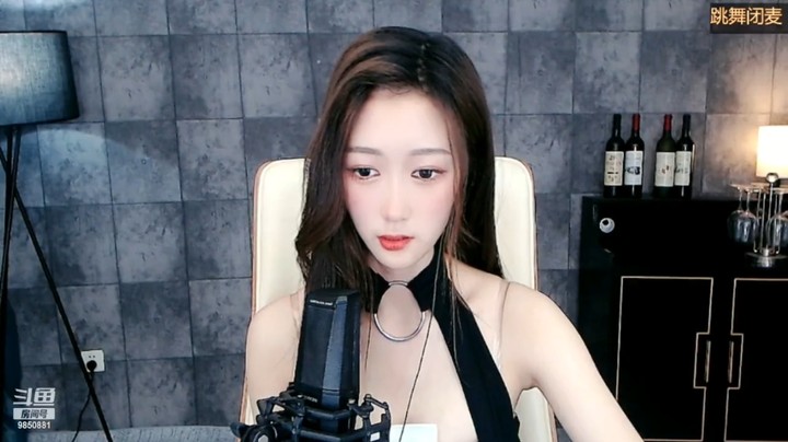 夏安安美女小姐姐今天打扮好漂亮啊