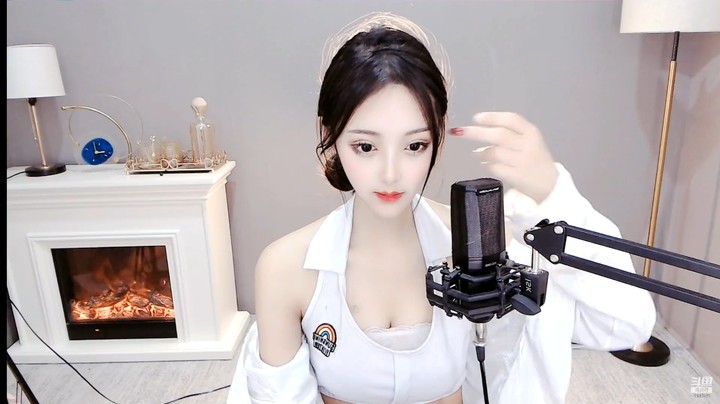 温情美女小姐姐真好看，可爱啊