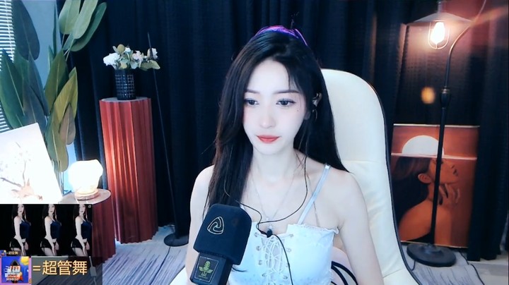 小阿七美女小姐姐今天这衣服很美，好看啊