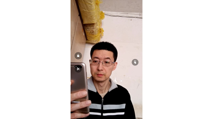 在家中