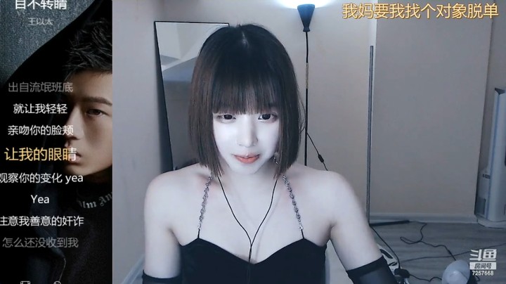 椰子水美式美女小姐姐今天打扮好可爱啊
