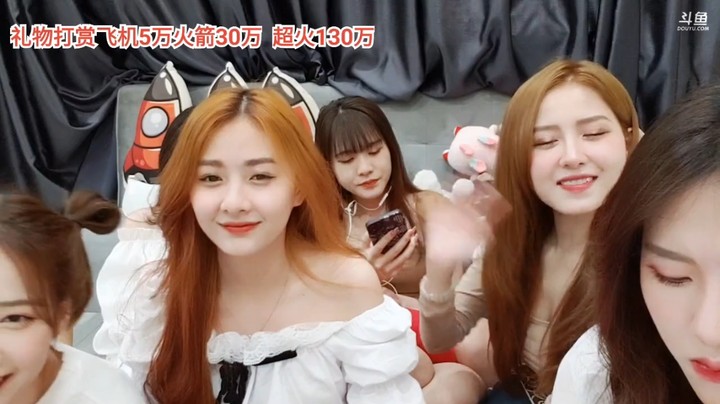 美女唱歌很好听啊，大海还是那么搞笑啊