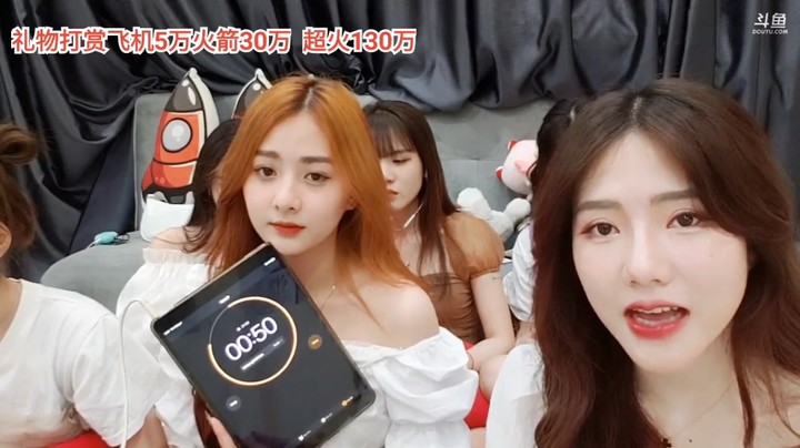 美女小姐姐真漂亮啊，黄色头发好看，空姐也好漂亮