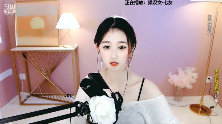 壳儿美女小姐姐真可爱，白衣服好看啊