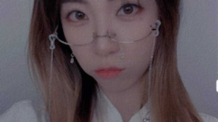 浪漫的是
默默的陪我听杰伦的老歌.