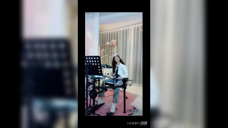 超漂亮小姐姐，多才多艺，歌声甜美