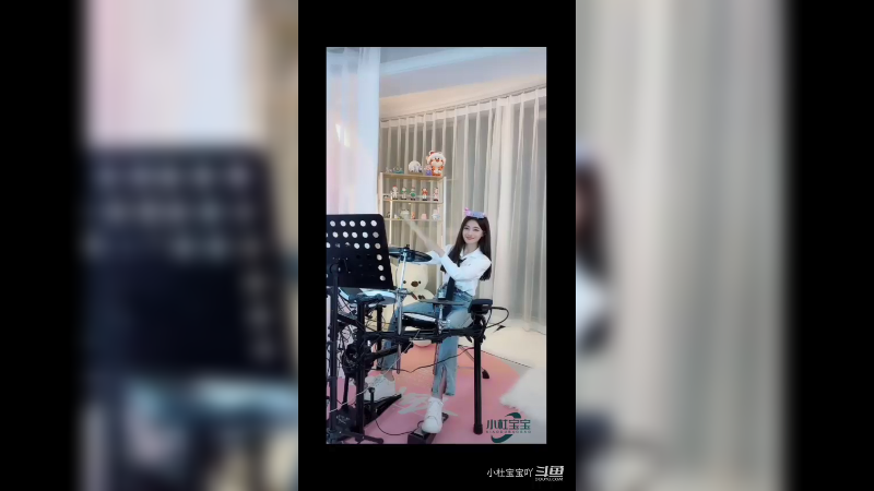 超漂亮小姐姐，多才多艺，歌声甜美2