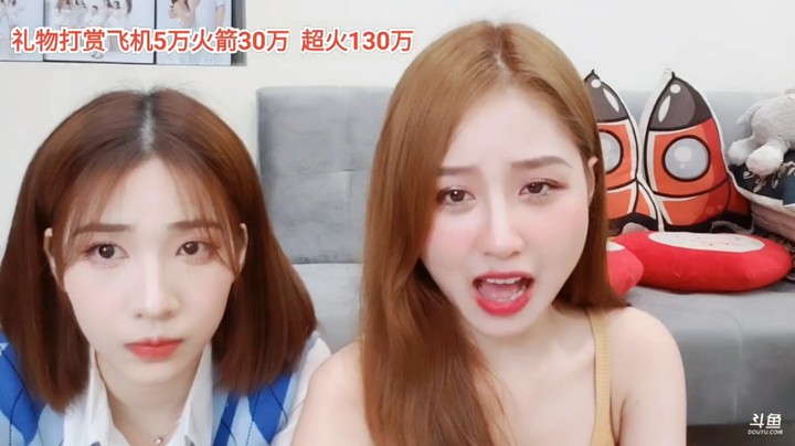 美女大海说话就是搞笑啊，小七认真的在看