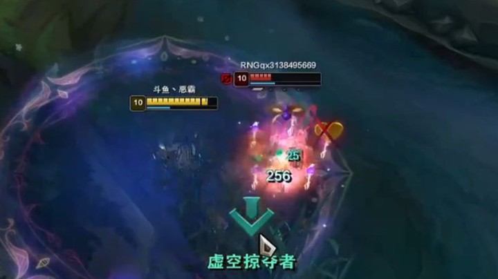 恶霸提莫：提莫贪欲猎手加制造者，对面灵罗娃娃打了一分钟居然没掉血，气的摔掉了键盘，砸掉了电脑