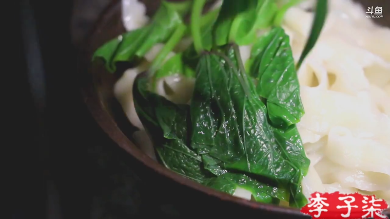 我在斗鱼看李子柒liziqi直播美食