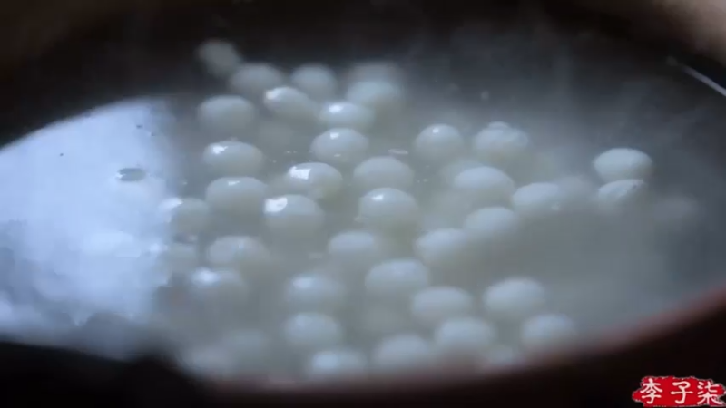 李子柒：玫瑰酒酿汤圆