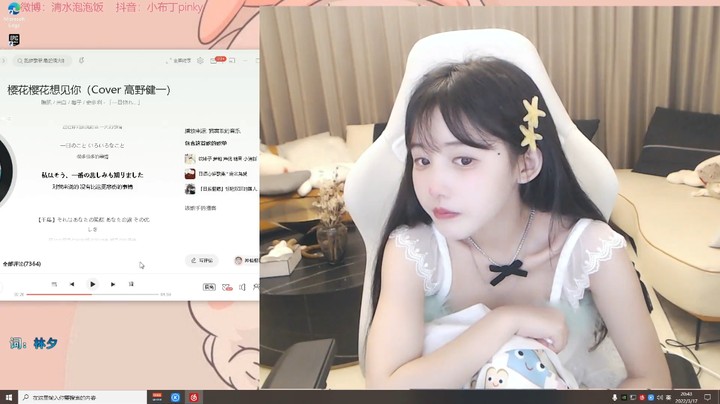 美女布丁边吃边聊，真是搞笑啊