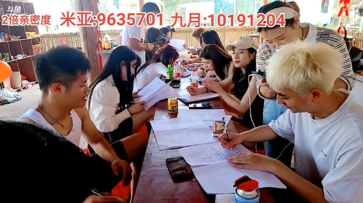 浩哥这次考试能不能赢就看米亚了，米亚看起来像学霸啊