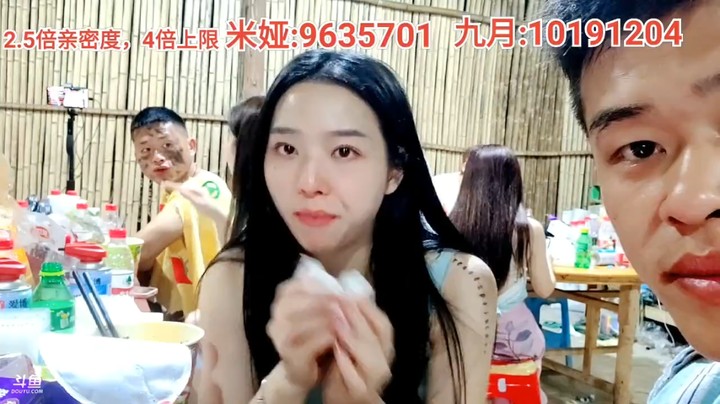 爱乐之村：九月美女吃泡面，好吃到想哭