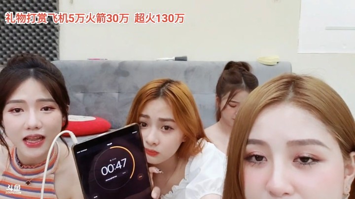 美女大海帮美女小姐姐拉票，真可爱