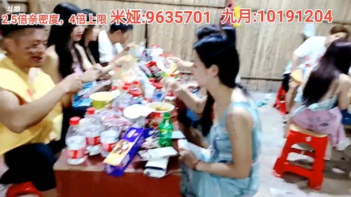 爱乐之村：今晚吃泡面，吃完才有力气表演啊