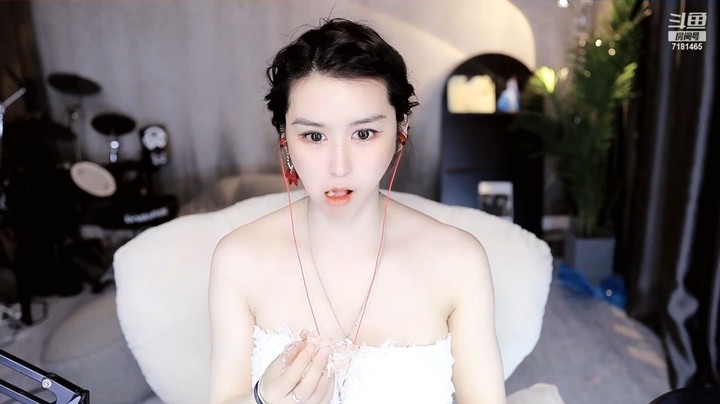 雨熙小姐姐好漂亮，肤白貌美