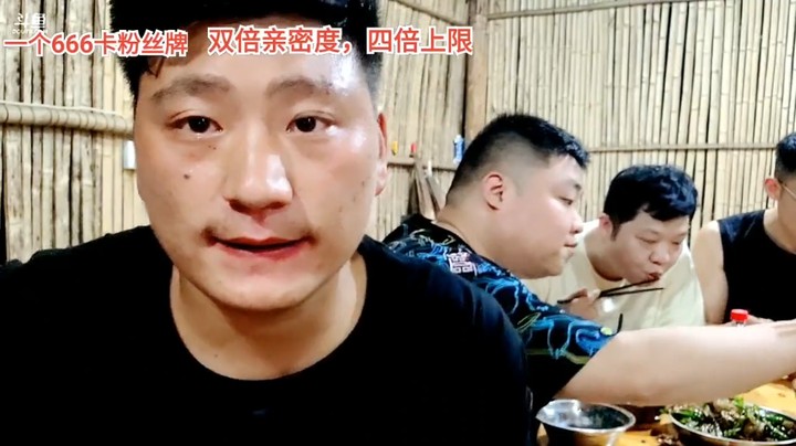10点终于吃饭了，大哥们饿啊，米亚还没到