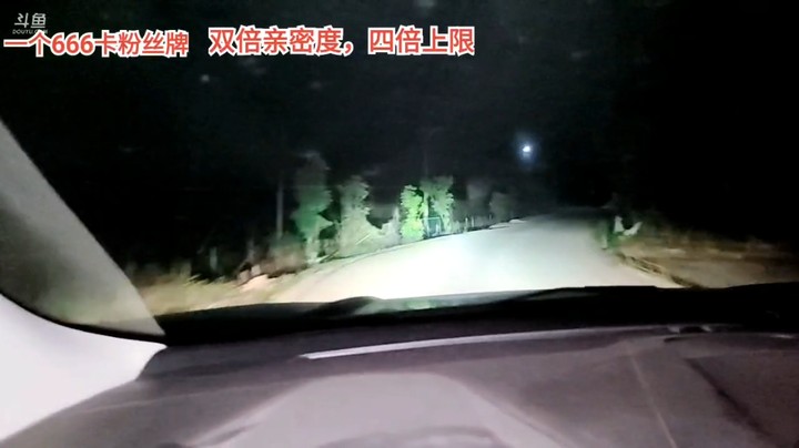 三娃开着流氓哥的车去接米亚，车上还坐着SZ呢