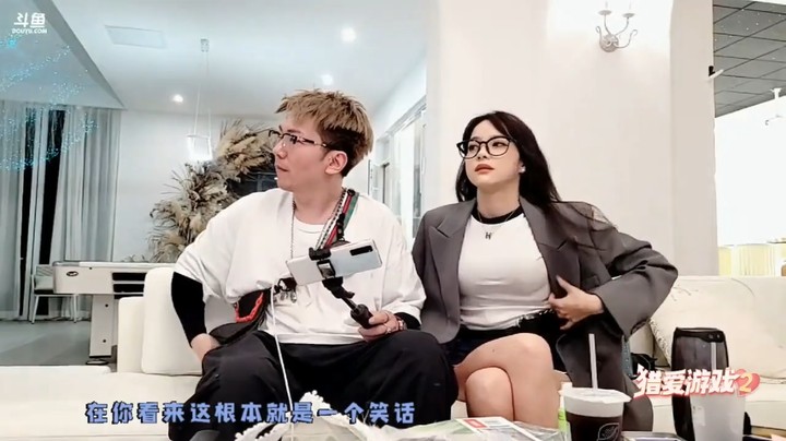 猎爱游戏2小王哥和美女库里在说什么悄悄话呢，美女真好看啊