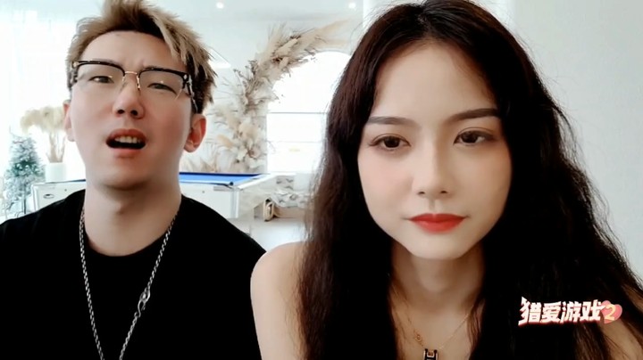 猎爱游戏2小王哥和美女小库里聊天，美女真不错