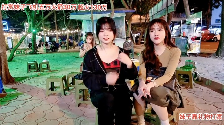 美女空姐帮小舞拉票，小舞真可爱啊