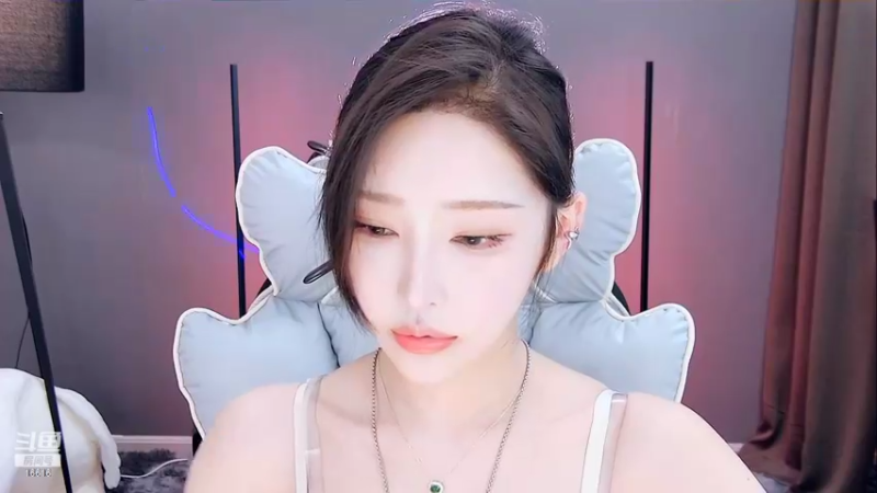 【2022-03-21 21点场】VIVI小小酥：【舞蹈主题夜】22：50