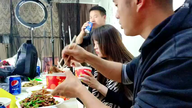 【2022-03-22 17点场】洪湖小肖：我和小钰儿e的一天