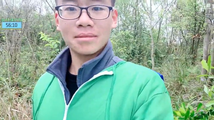 三娃和美女去做饭吃，让表弟直播好搞笑