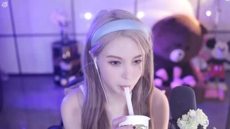 【2022-03-23 01点场】苏恩Olivia：苏恩：今天是混血芭比小苏~双倍亲密度哦